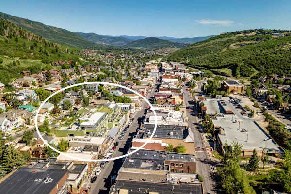 Abode at Parkite #24, hot tub, balcony overlooking Main Street, gym, luxury condo