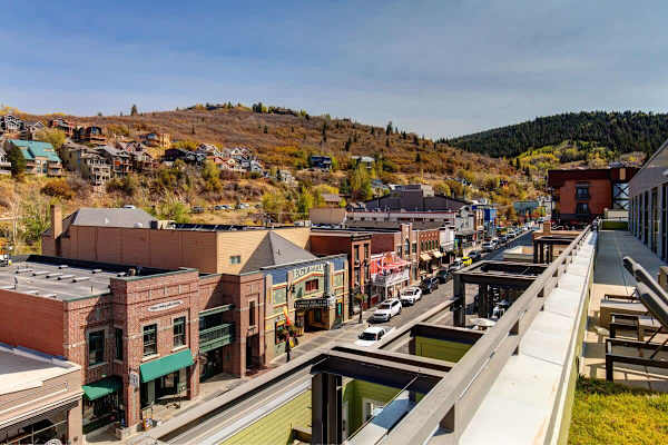 Abode at Parkite #24, hot tub, balcony overlooking Main Street, gym, luxury condo