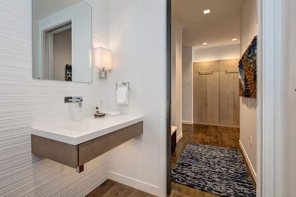 Abode at Parkite #24, hot tub, balcony overlooking Main Street, gym, luxury condo