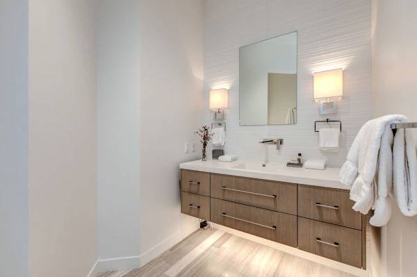 Abode at Parkite #24, hot tub, balcony overlooking Main Street, gym, luxury condo