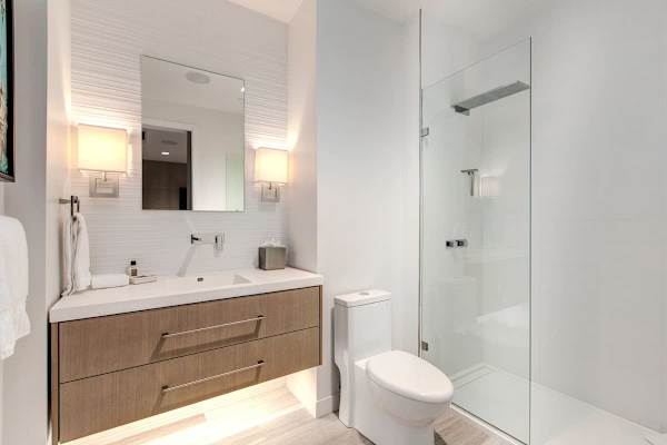Abode at Parkite #24, hot tub, balcony overlooking Main Street, gym, luxury condo