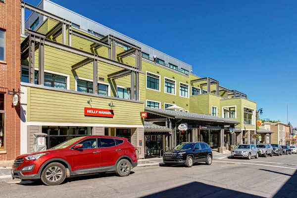 Abode at Parkite #24, hot tub, balcony overlooking Main Street, gym, luxury condo