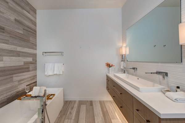 Abode at Parkite #24, hot tub, balcony overlooking Main Street, gym, luxury condo