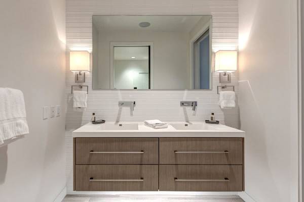 Abode at Parkite #24, hot tub, balcony overlooking Main Street, gym, luxury condo