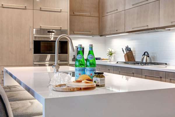 Abode at Parkite #24, hot tub, balcony overlooking Main Street, gym, luxury condo
