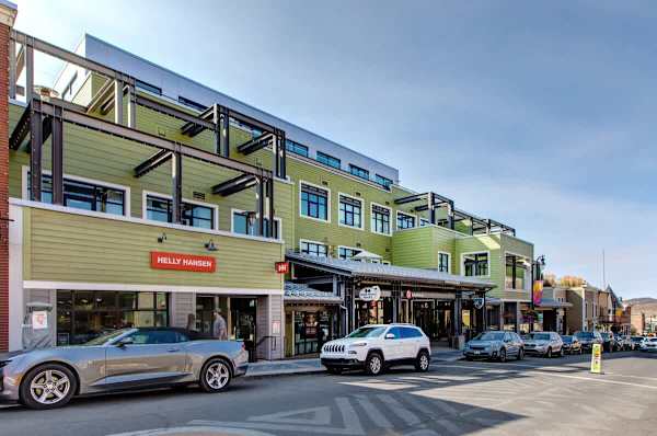 Abode at Parkite #24, hot tub, balcony overlooking Main Street, gym, luxury condo
