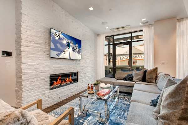 Abode at Parkite #24, hot tub, balcony overlooking Main Street, gym, luxury condo