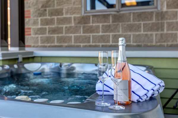Abode at Parkite #24, hot tub, balcony overlooking Main Street, gym, luxury condo
