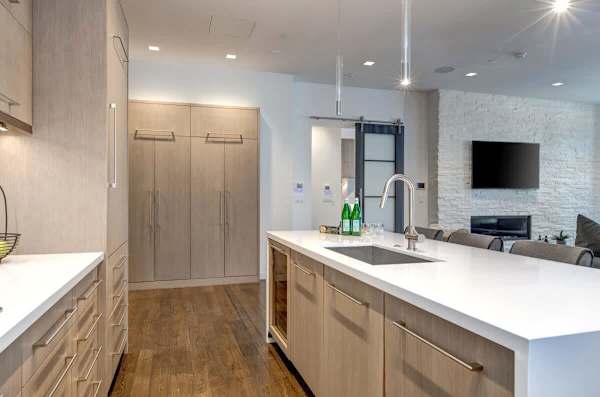 Abode at Parkite #24, hot tub, balcony overlooking Main Street, gym, luxury condo