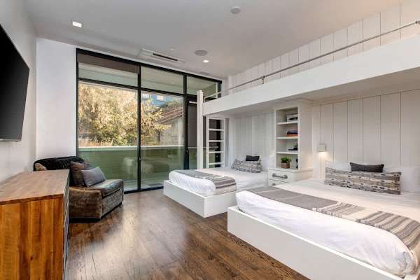 Abode at Parkite #24, hot tub, balcony overlooking Main Street, gym, luxury condo