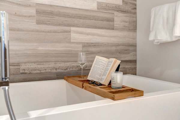 Abode at Parkite #24, hot tub, balcony overlooking Main Street, gym, luxury condo