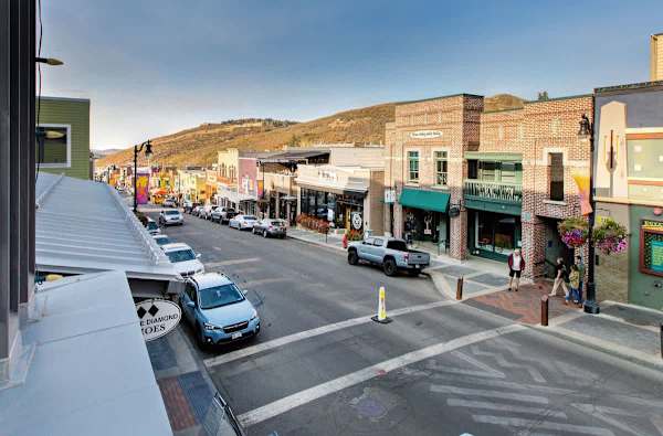 Abode at Parkite #24, hot tub, balcony overlooking Main Street, gym, luxury condo