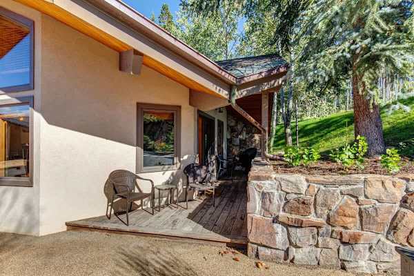 Abode at Crescent Cabin, private hot tub, pool, mountain cabin
