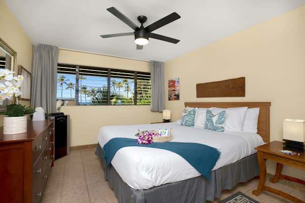 Have a restful night's sleep in the main bedroom with a king-size bed plus split air conditioning for your comfort!
