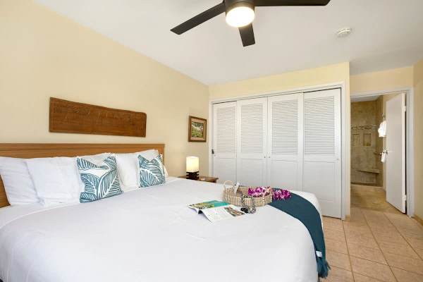 Have a restful night's sleep in your main bedroom with a king-size bed.