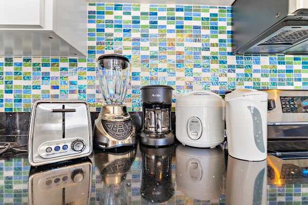 Appliances available include toaster, blender, coffee maker, rice cooker, and kettle
