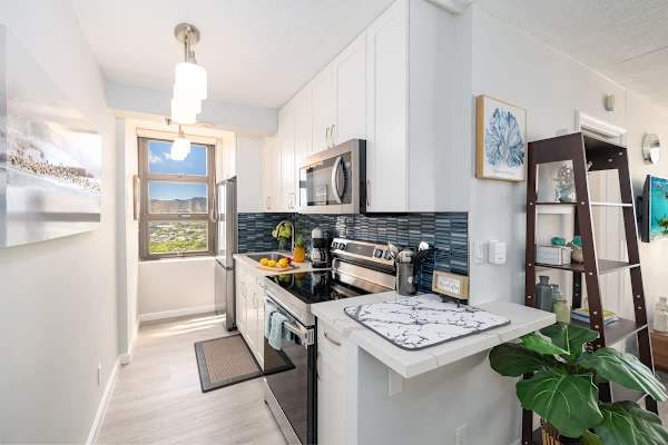 Cook your favorite meals in your fully equipped kitchen plus a glimpse of the Diamond Head mountain!