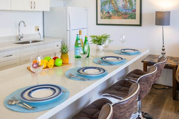 Dining area up to four guests.
