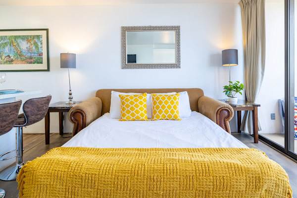 pull out sleeper sofa, linens are included