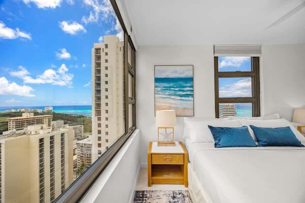 Enjoy the great views of Diamond Head Mountain and Ocean from your bedroom window