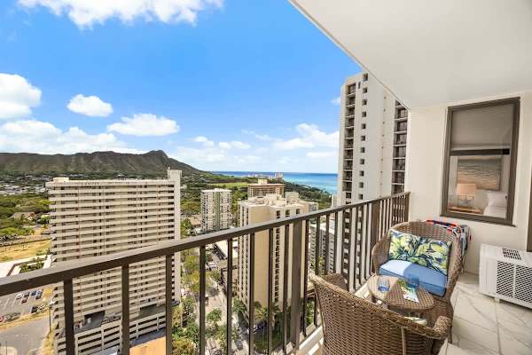 Enjoy the great views of the Diamond Head Mountain and Ocean from your private balcony