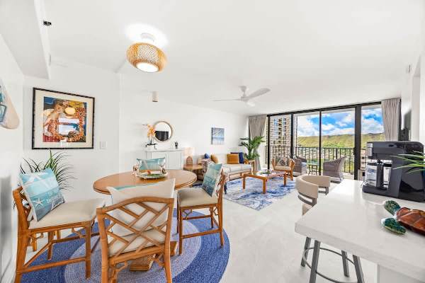 Overview of the dining area and living area