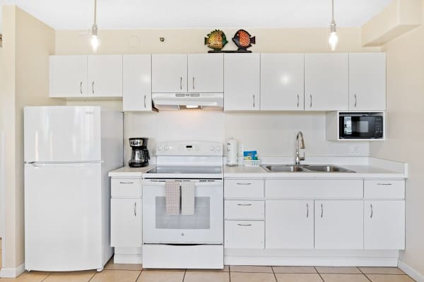 Fully equipped kitchen perfect for culinary needs