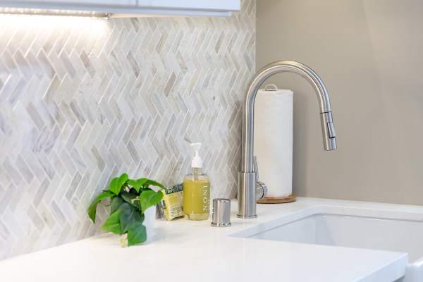 Kitchen sink details