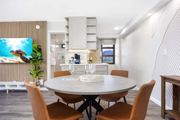 Dine with your loved ones or co-guests in our dining area for 4
