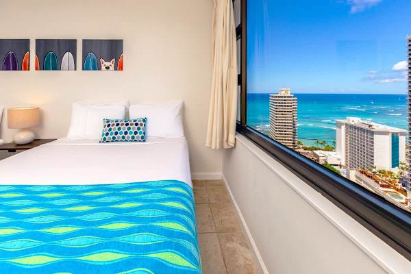 Relax in this bright bedroom with a panoramic ocean view through the large window.