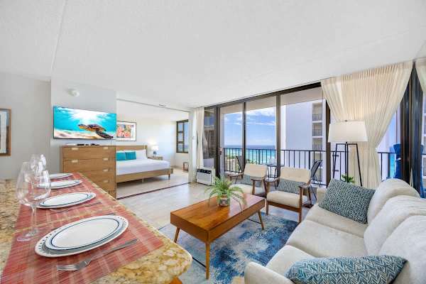 Spacious living area w/ ocean-inspired décor & comfortable seating for the whole crew.
