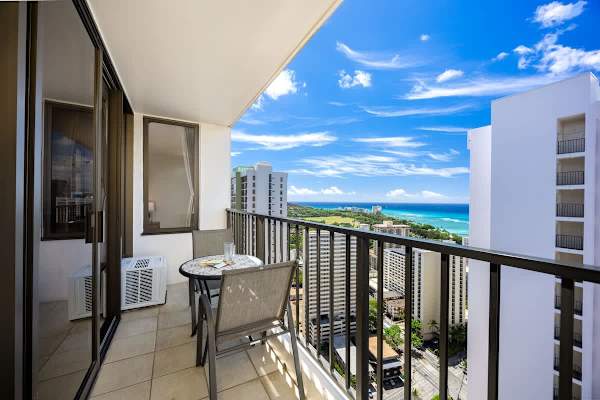Step out & soak in sweeping ocean views from the breezy balcony.
