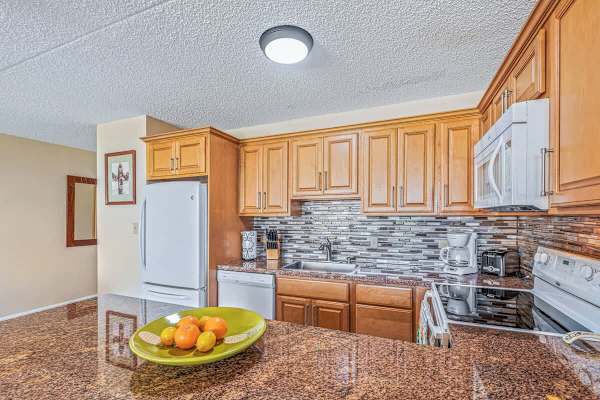 Full spacious kitchen.