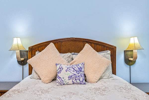 Bedroom with queen size bed