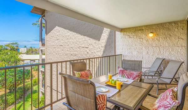 Spacious balcony with table and 4 chairs, 2 lounge chairs