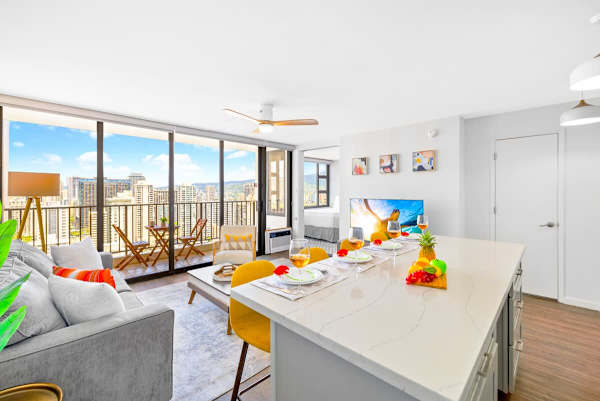 Dining area seats 4