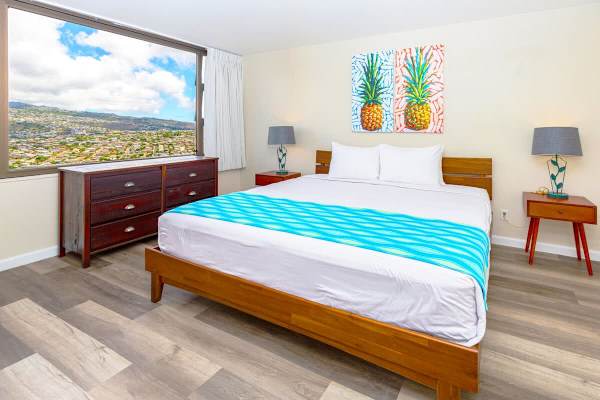 Bedroom with a king-size bed and beautiful mountain views
