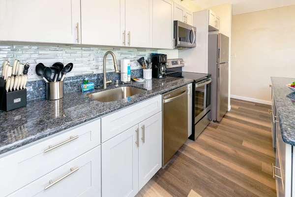 Fully equipped kitchen with dishwasher
