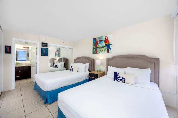 Perfect for families or friends! Enjoy a comfortable night's rest in 2 plush queen beds, complete with easy bathroom access.