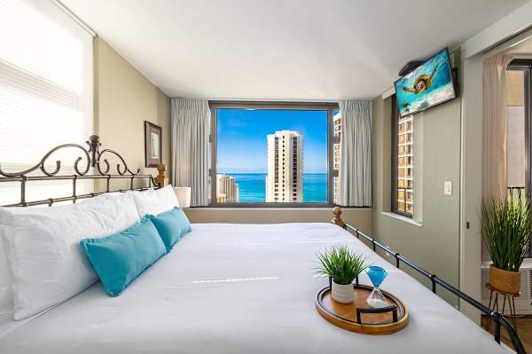 Beautiful ocean view from the bedroom 