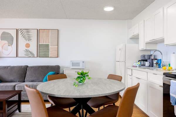 Dining area with 4 chairs