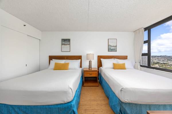Queen-sized and full-sized beds in the bedroom