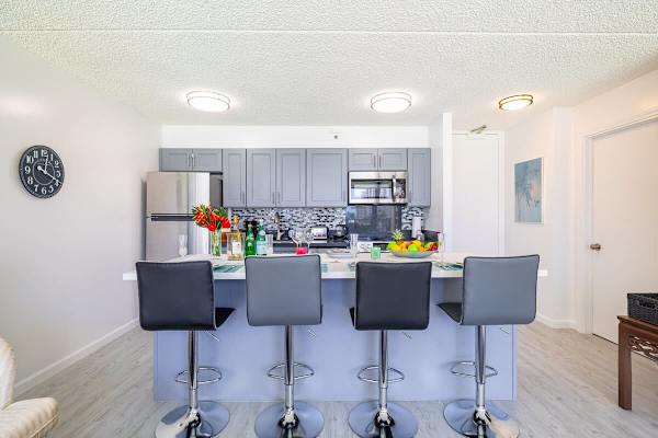 Dining area for up to 4 people