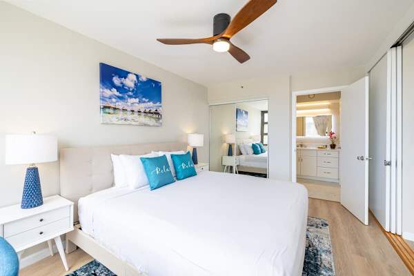 Bedroom with King-size bed, ceiling fan. Access to the bedroom. Closet and night stands for your comfort