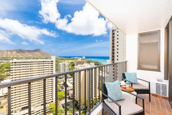 Balcony with beautiful Diamond Head and Ocean views