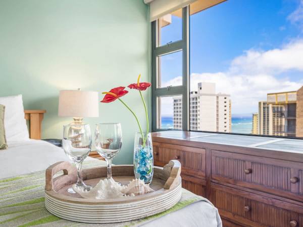Bedroom with king size bed, ceiling fan and Ocean view