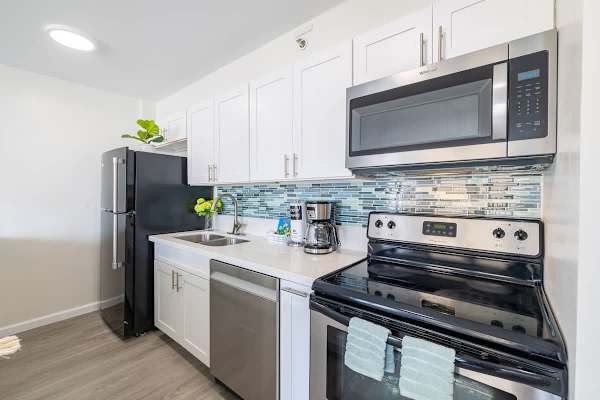 Fully equipped kitchen with appliances and dishwasher