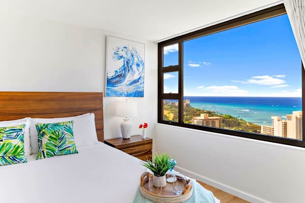 Bedroom with king size bed and beautiful Ocean view