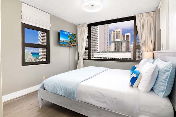 41" Smart TV and a king-sized bed in the bedroom