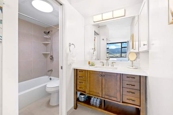 Refresh in your full bathroom with tub and shower combination!